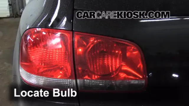 2004 Volkswagen Touareg V6 3.2L V6 Lights Turn Signal - Rear (replace bulb)